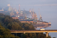 Коммунальный мост, портовые краны